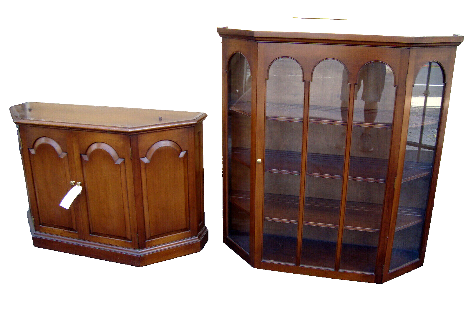 51131 BIGGS MAHOGANY 2 Piece  ARCHED GLASS DOOR CHINA CABINET