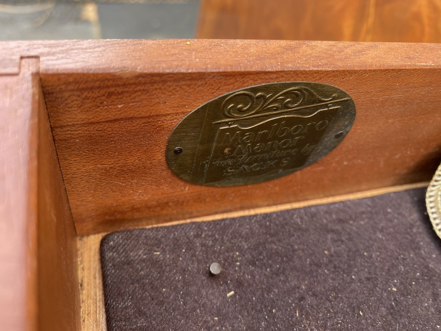 66586   QUALITY Inlaid Sacks MARLBORO MANOR  Breakfront China Cabinet