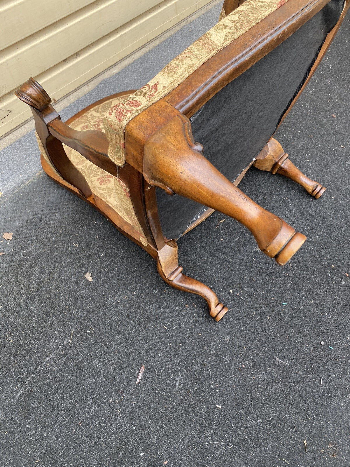 65790    Large Comfortable Armchair Chair