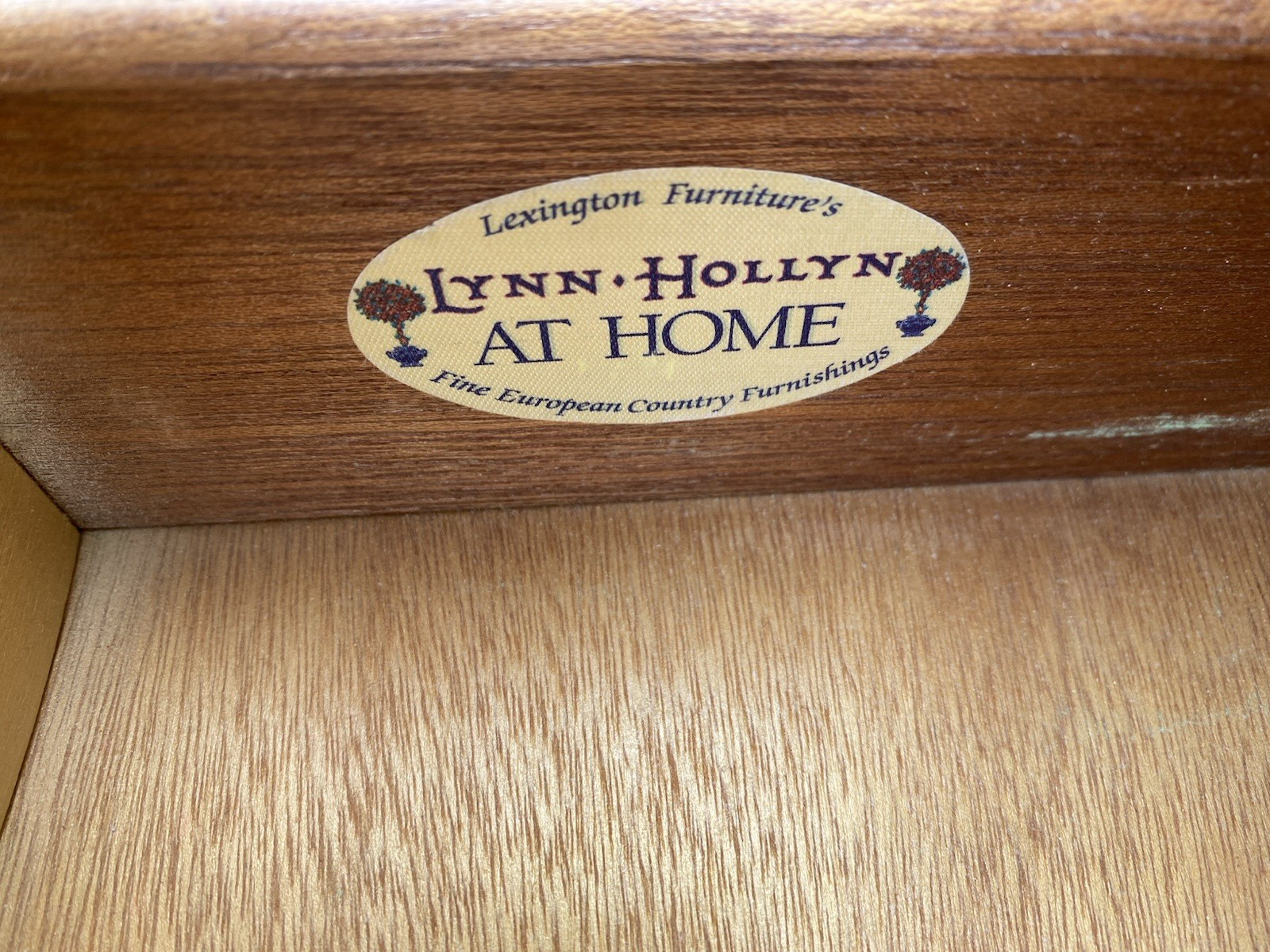 66626 Lexington LYNN HOLLYN AT HOME Dresser Chest