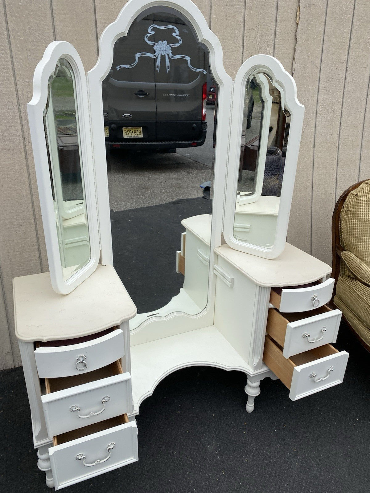 66535 Lexington Furniture Vanity Desk with Etched Glass Tri-Fold Mirror