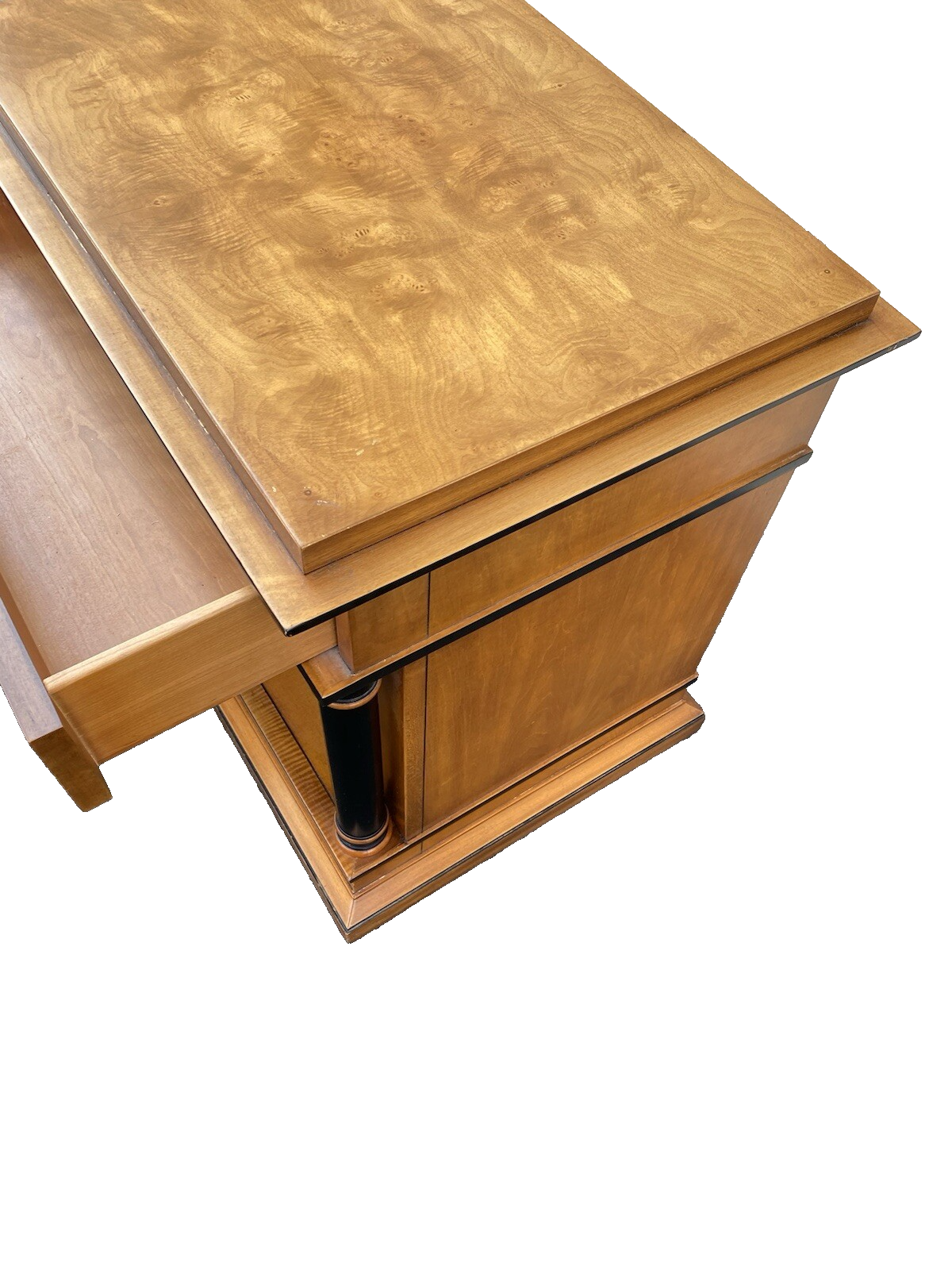 66292 E J VICTOR Classical Nightstand End Table