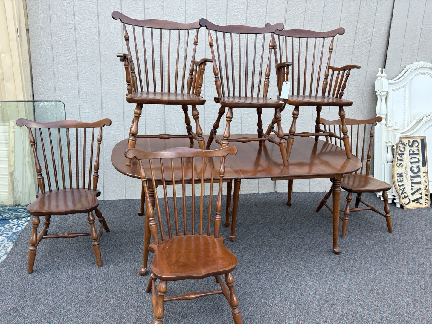 64226   Thomasville Cherry Dining Table w/ leaf  +  6 Chair s