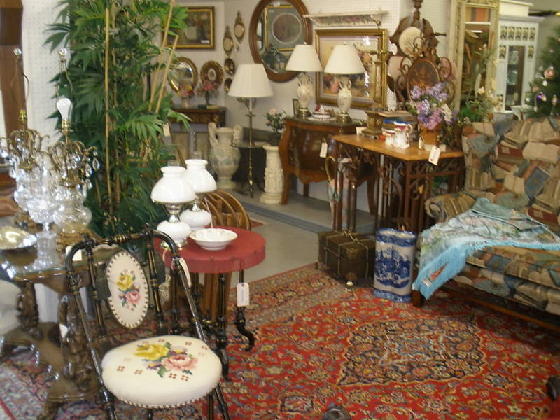 COL YW: LARGE VINTAGE GARDEN PRINT IN GOLD FRAME