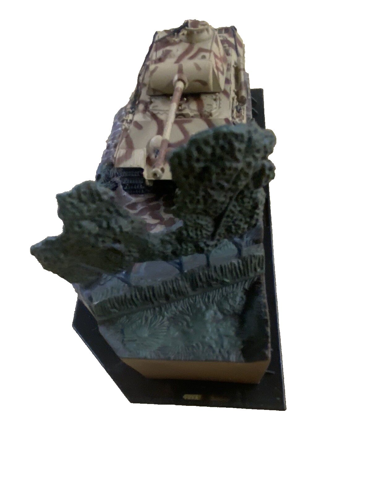 ES 49 :     2 Matchbox  FOREST CROSSING PANTHER  AND TYPE A  Military Tanks