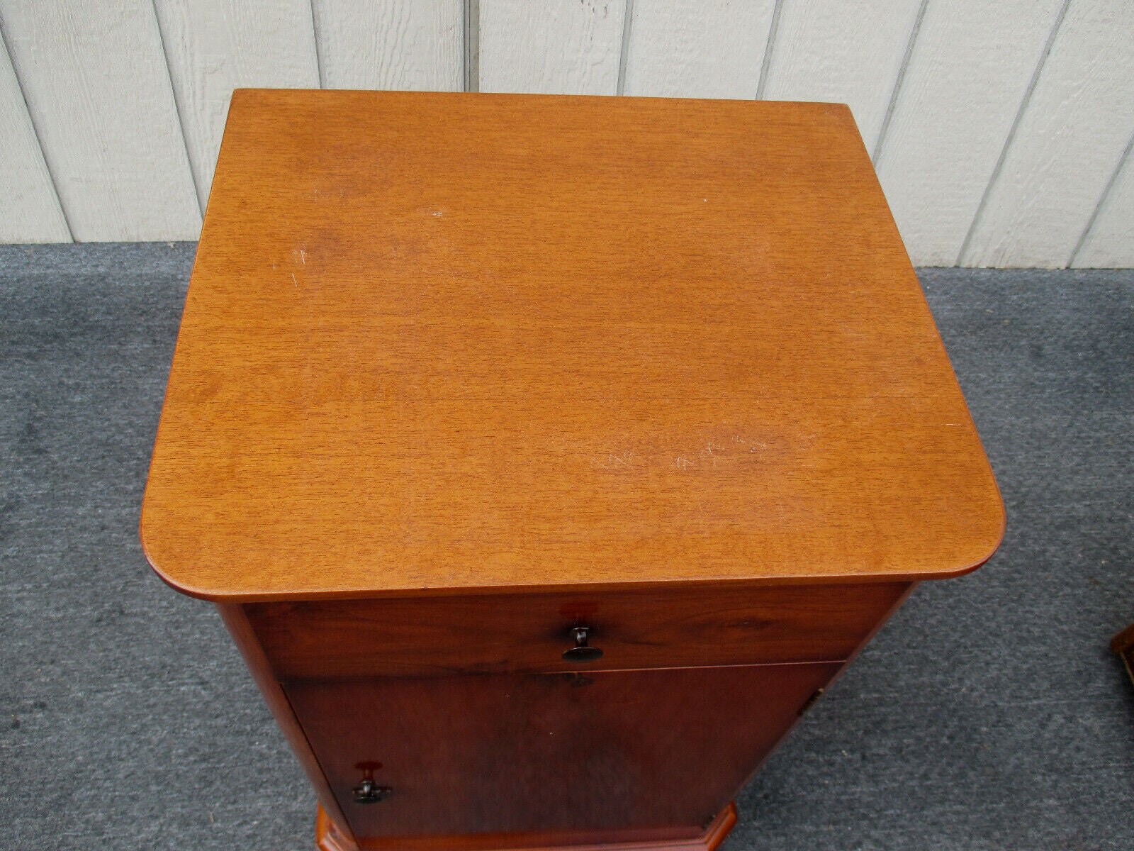 62986  Marble Top BLOOMINGDALES Nightstand End Table Stand