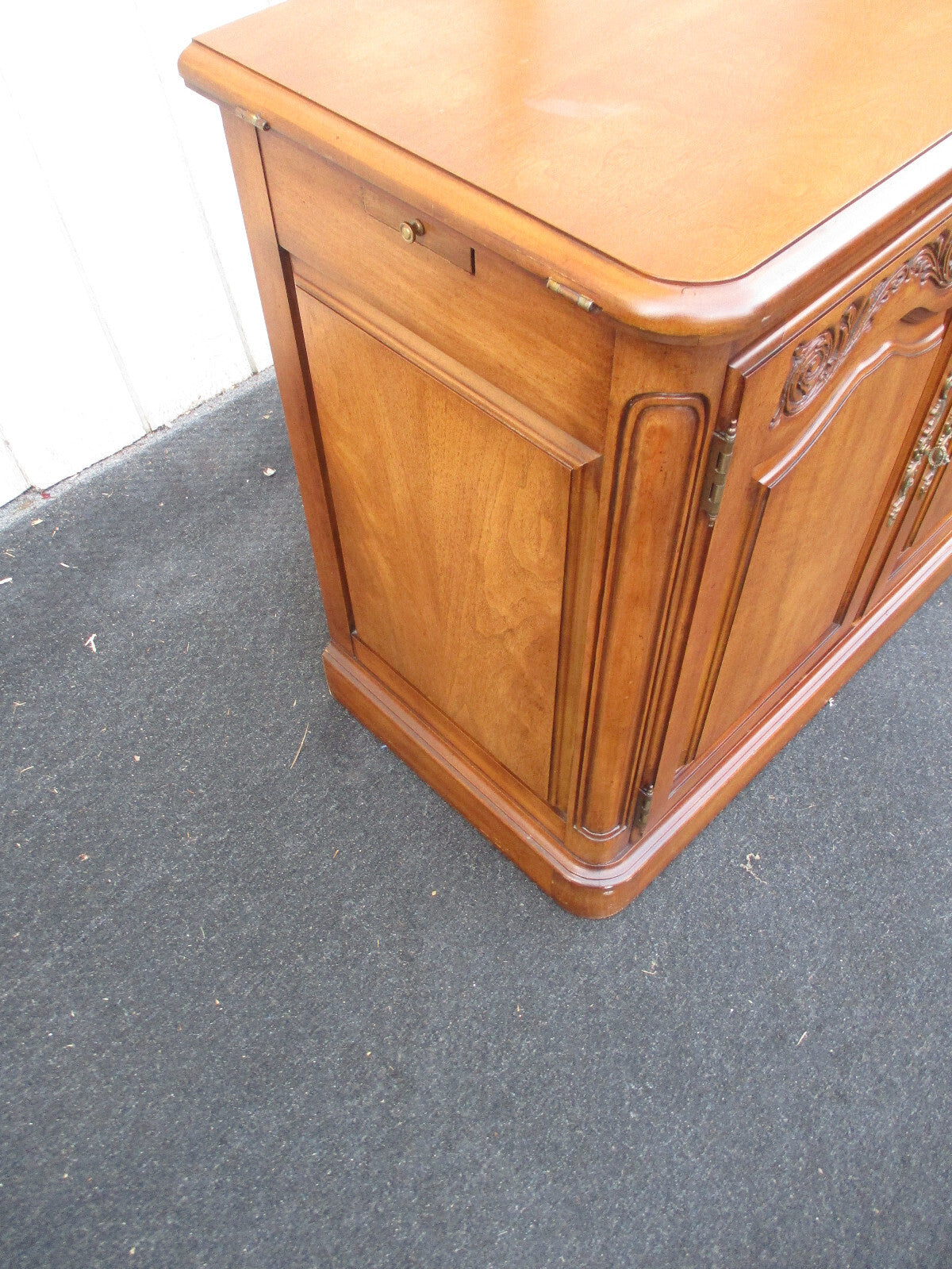 64112 Solid Maple White Furniture  Bar Cart Sideboard Server Cabinet