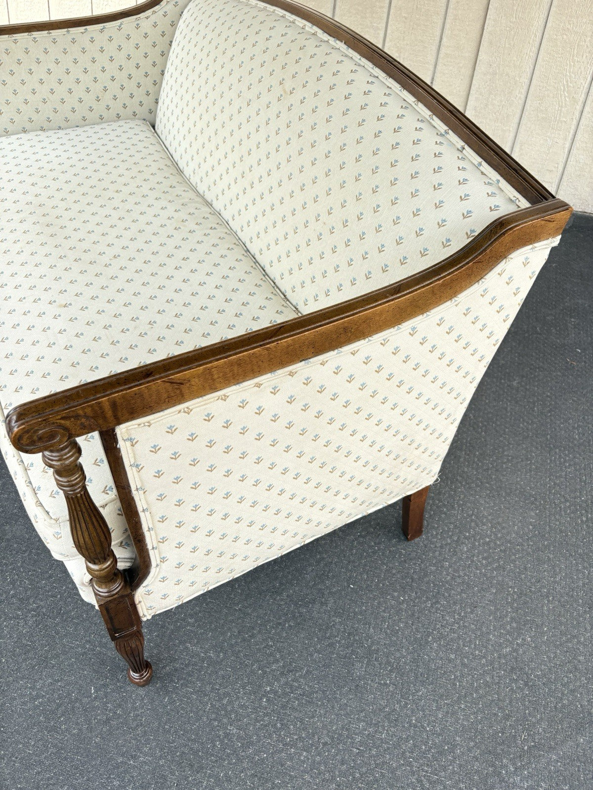 66809   Hepplewhite  SAM MOORE Mahogany Loveseat Sofa Couch Chair