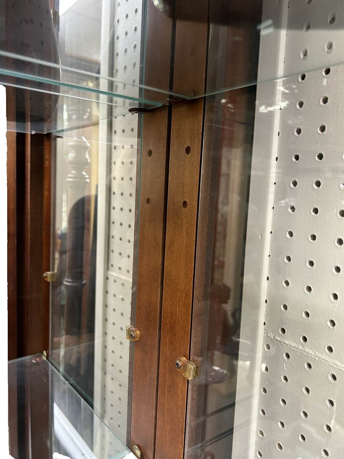 58973  Pulaski Furniture Lighted Curio China Cabinet 251-1 11608 1-138-0