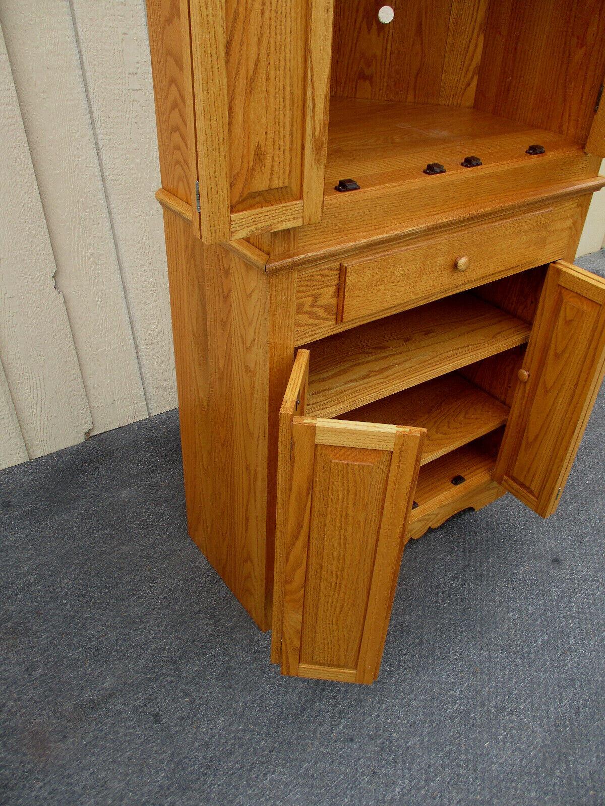 63297   Solid Oak Tom SEELY Corner Cabinet  Curio