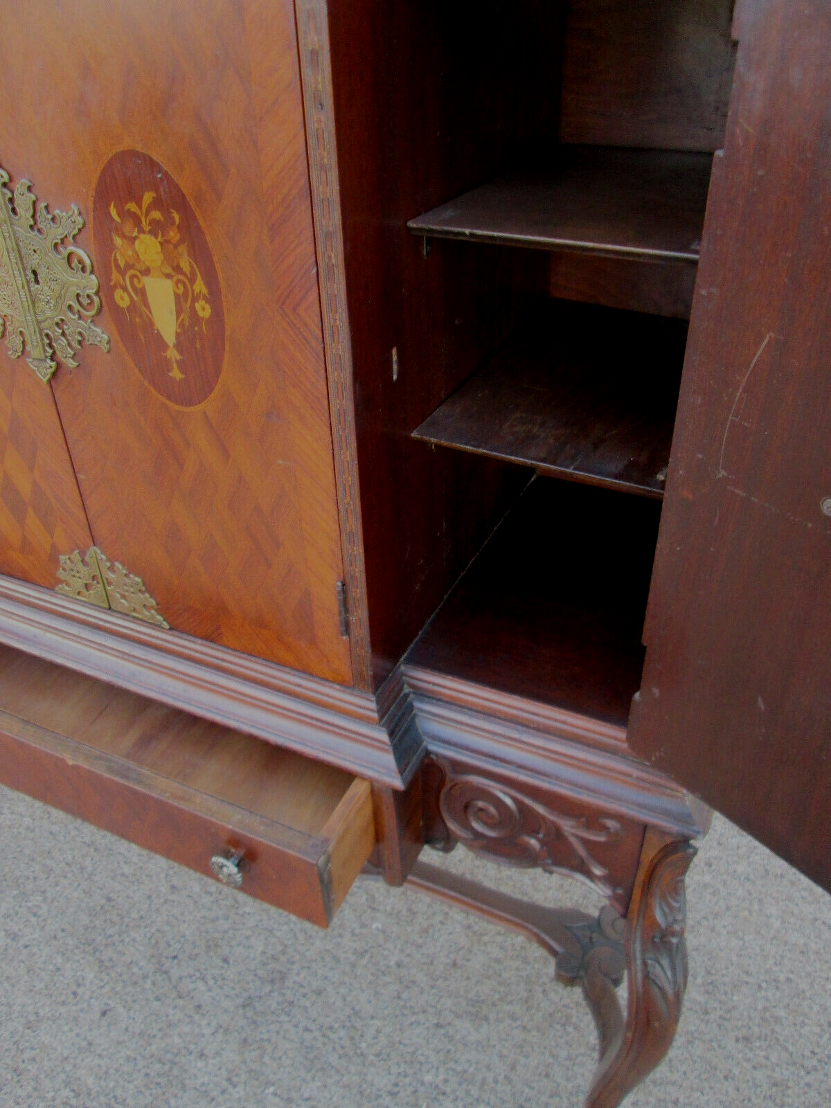 56654 Vintage French Inlaid Urns China Bar Cabinet Curio