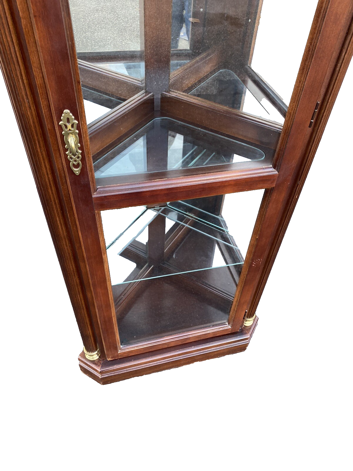 66160   Mahogany PULASKI Furniture Corner China cabinet Curio