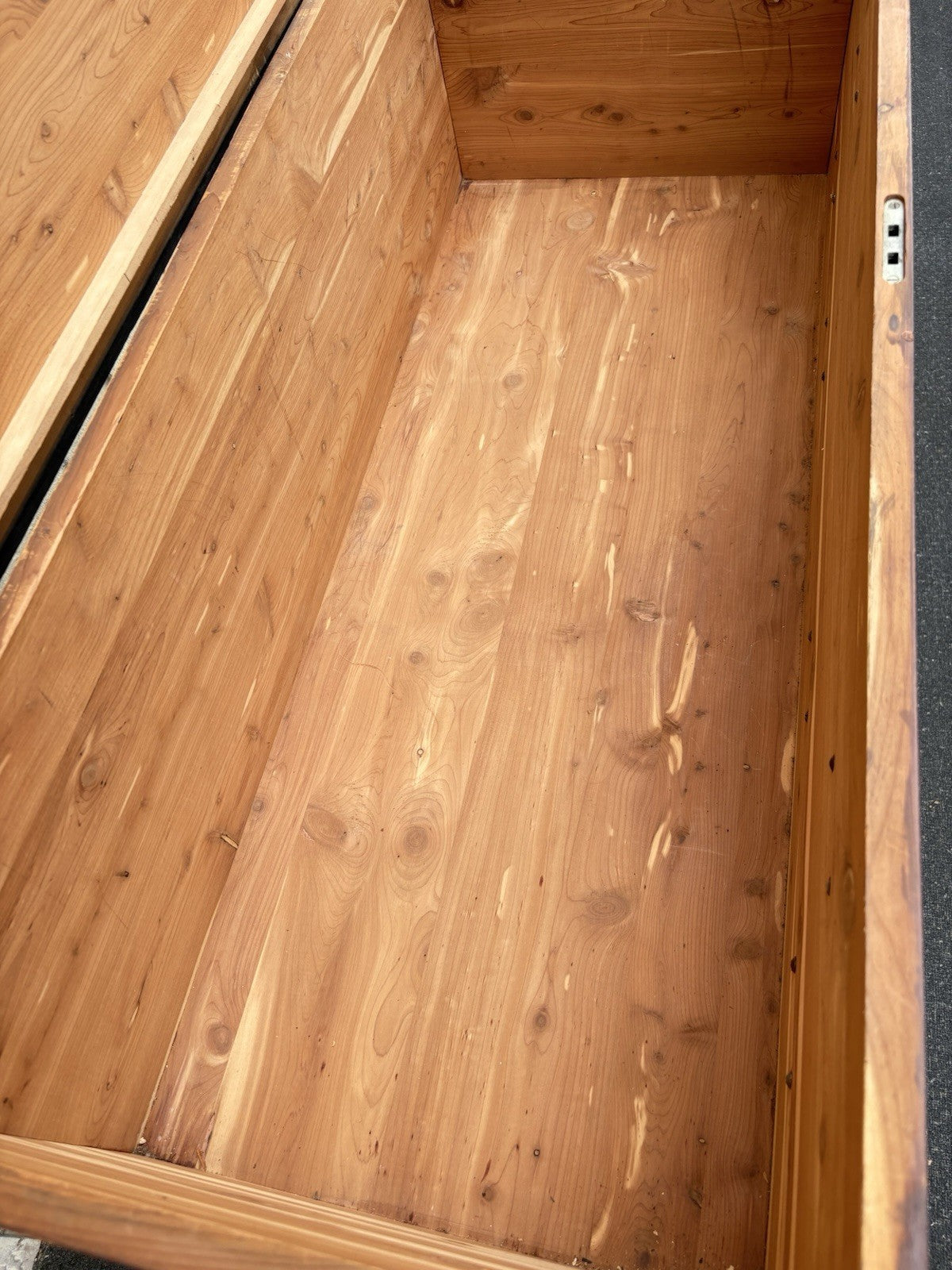 66786 Antique WEST BRANCH  Mahogany Blanket Cedar Lined Storage chest