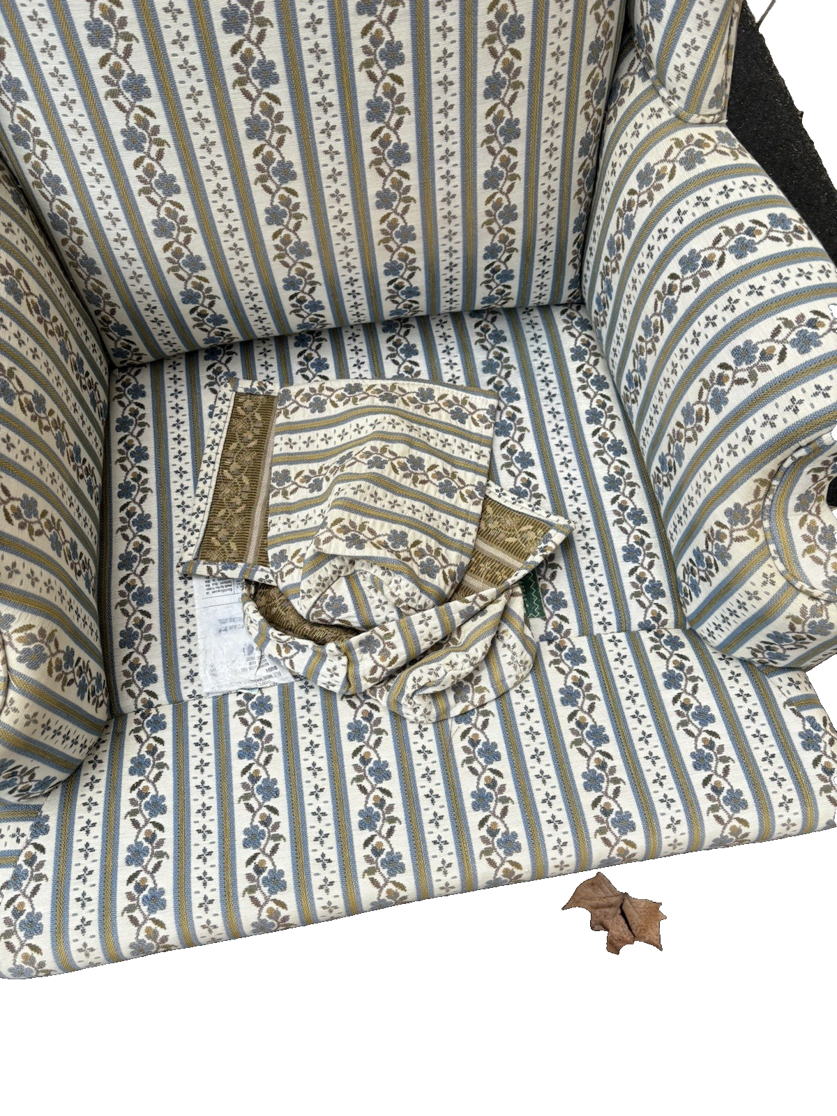 66674   Pair ETHAN ALLEN Traditional Classics Queen Anne Wing Chairs