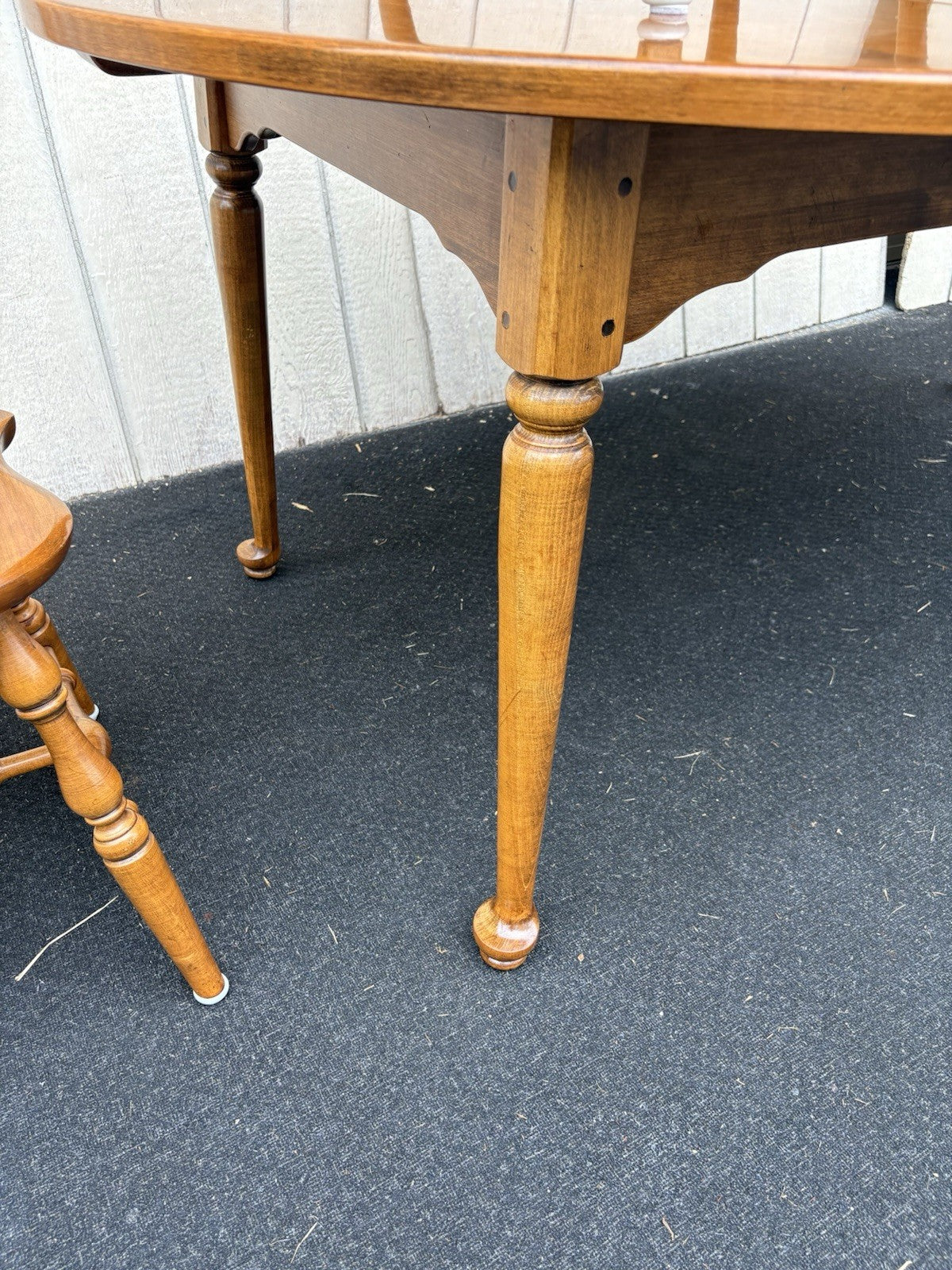 66858 ETHAN ALLEN Maple Dining Table W/ 2 Leafs + 4 Windsor Chair s