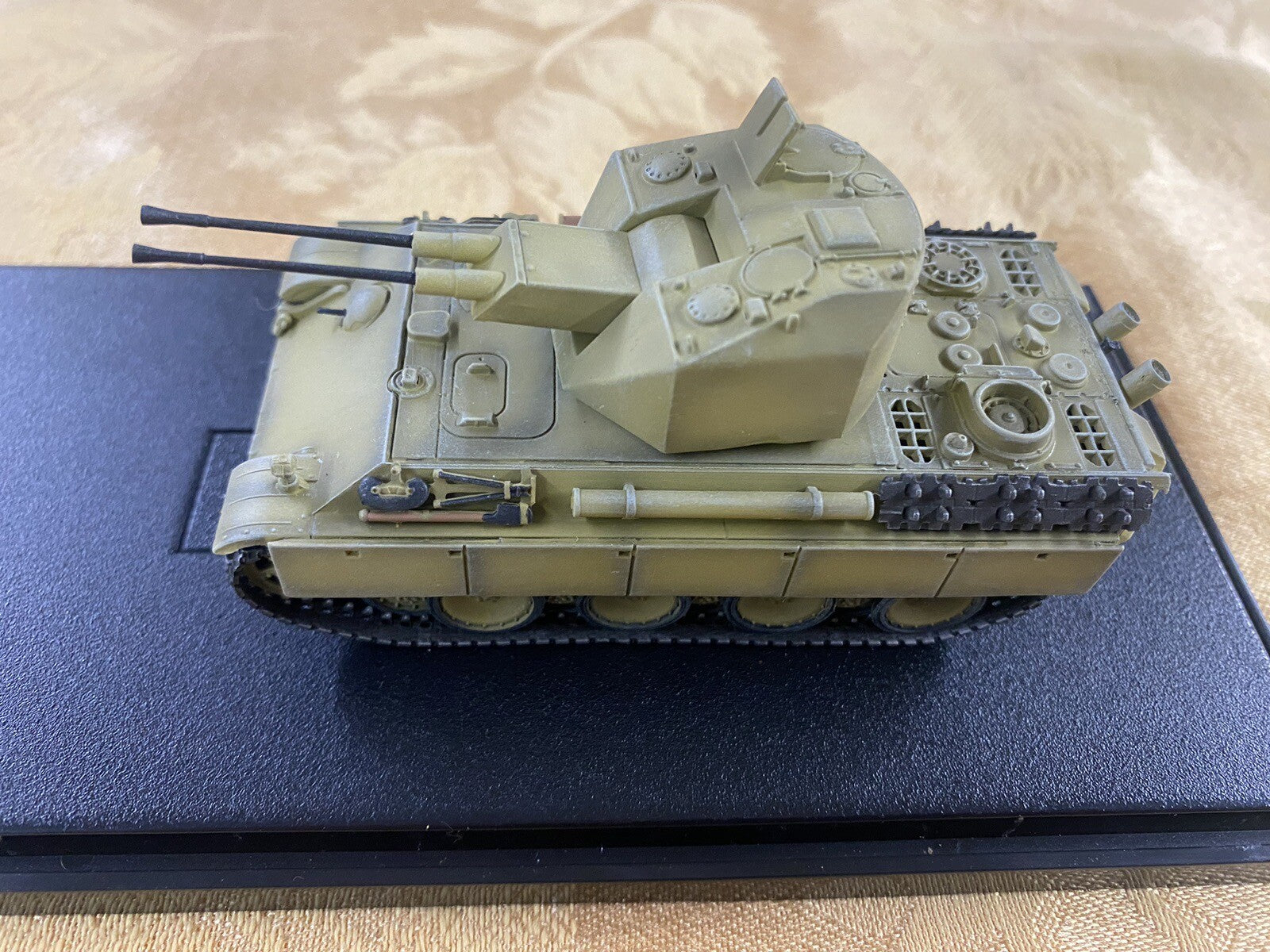 ES 1:   2 Dragon Armor Military Tanks in Case Western Front 1945