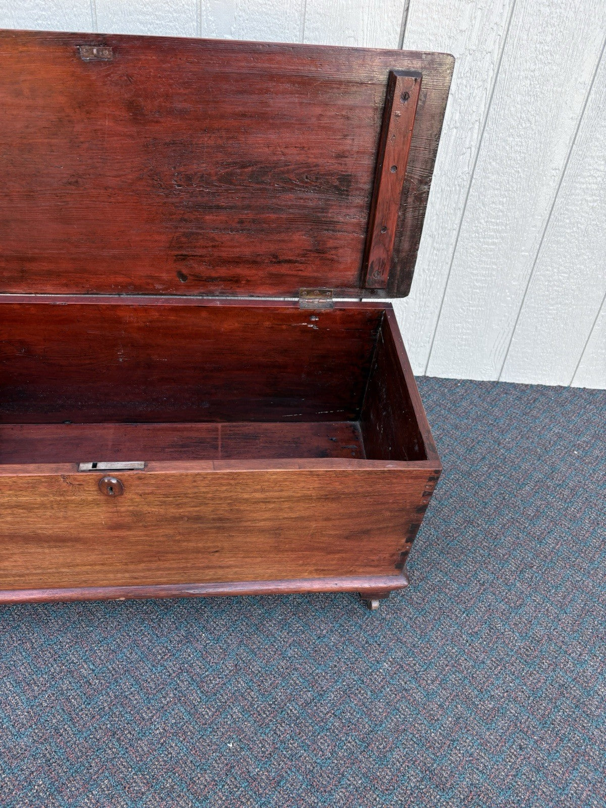 67016 Antique Primitive Storage Blanket Chest With Dovetailed Sides