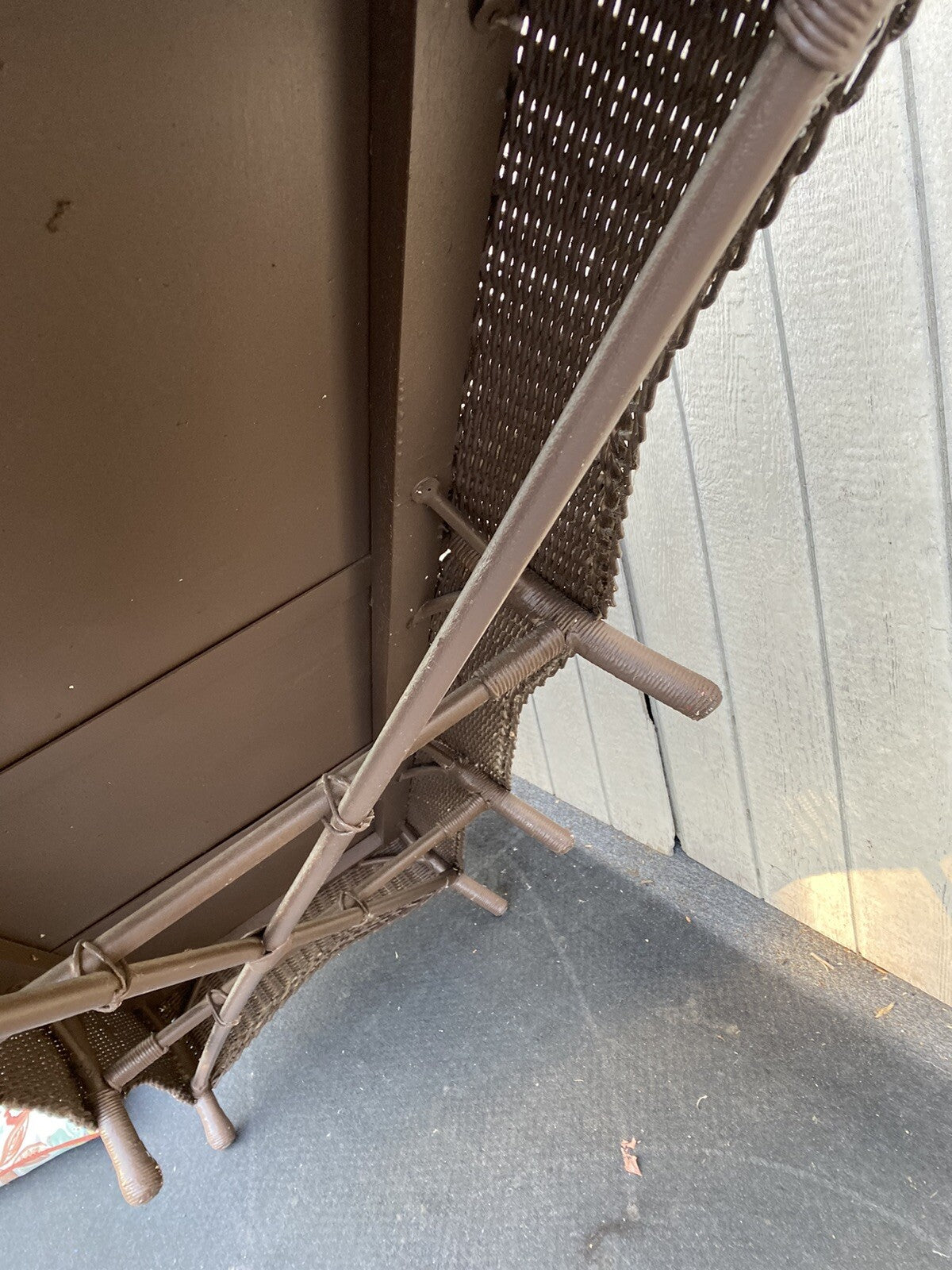 66020   Antique Victorian Wicker  Sofa Couch Armchair Chair with 2 lamps