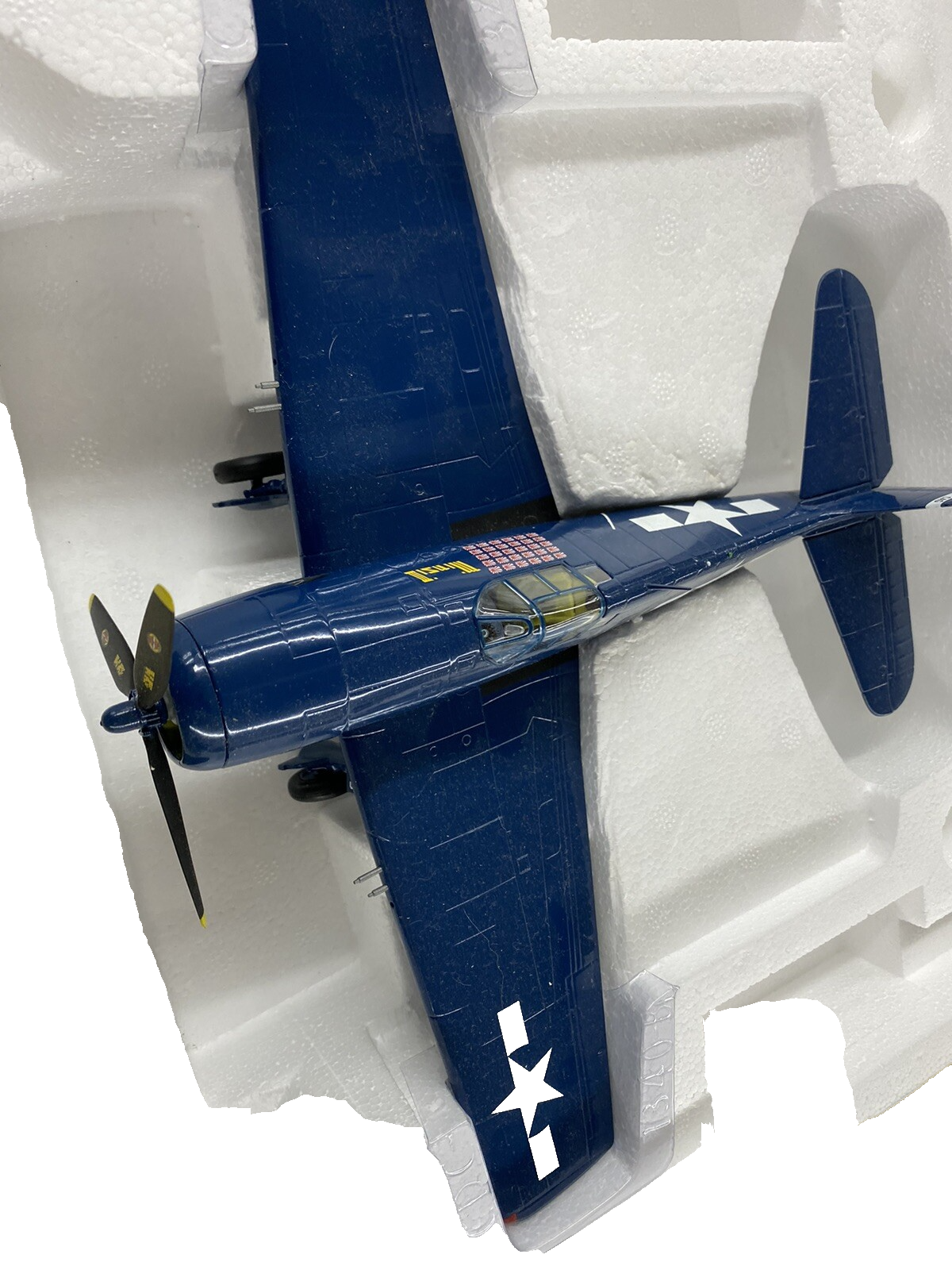 ES 309:  DIECAST ARMOURS Colllection F M 98174 U S NAVY WW II ACE F4F5 Hell CAT