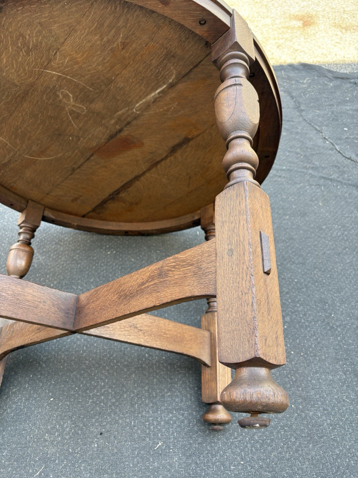 66884 QUAINT Stickley Round Dining Table Foyer Stand