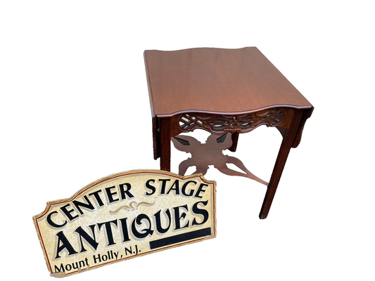 66068   BAKER Historic Charleston  Mahogany Dropleaf Lamp  Table