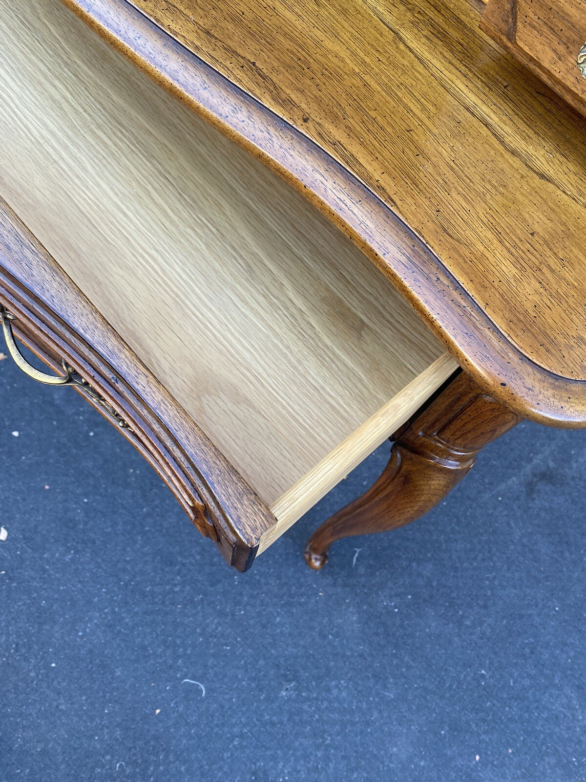 66017   THOMASVILLE Oak French Country W/ Bookcase Top