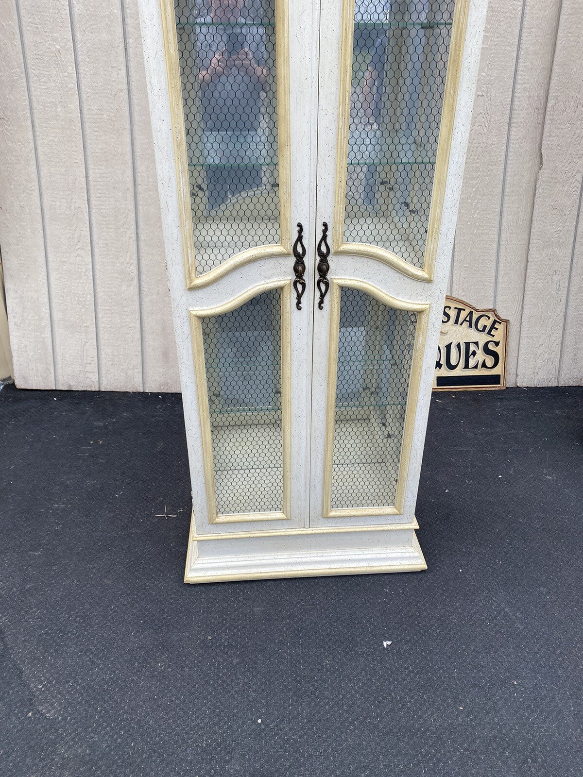 65352   Decorator Curio Cabinet HEKMAN French Regency  ???