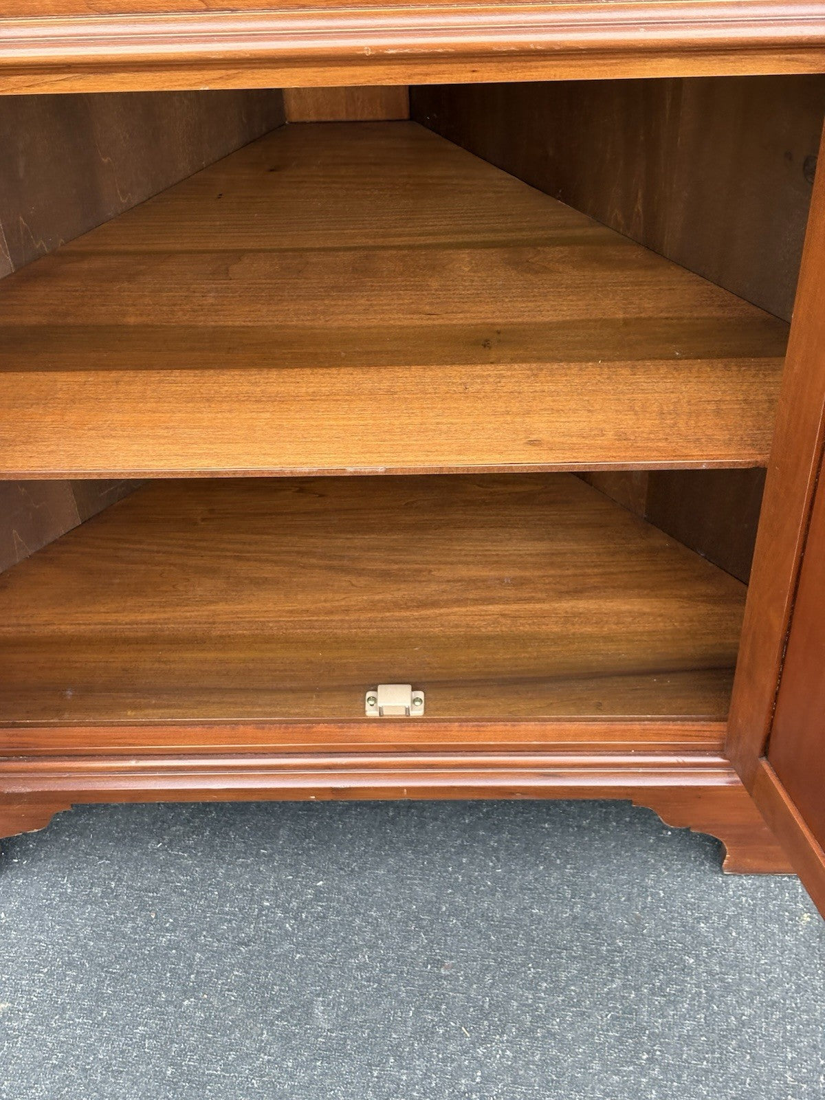 66652   Solid Cherry Henkel Harris Virginia Galleries Corner China Cabinet Curio