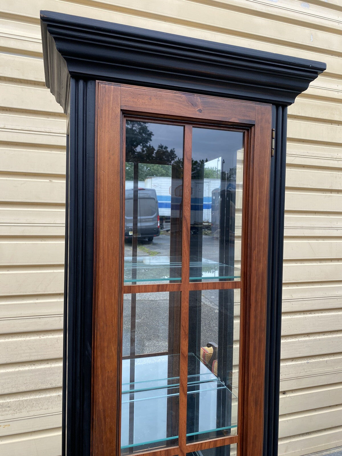 65788  Modern PULASKI Furniture Curio Cabinet Display Case