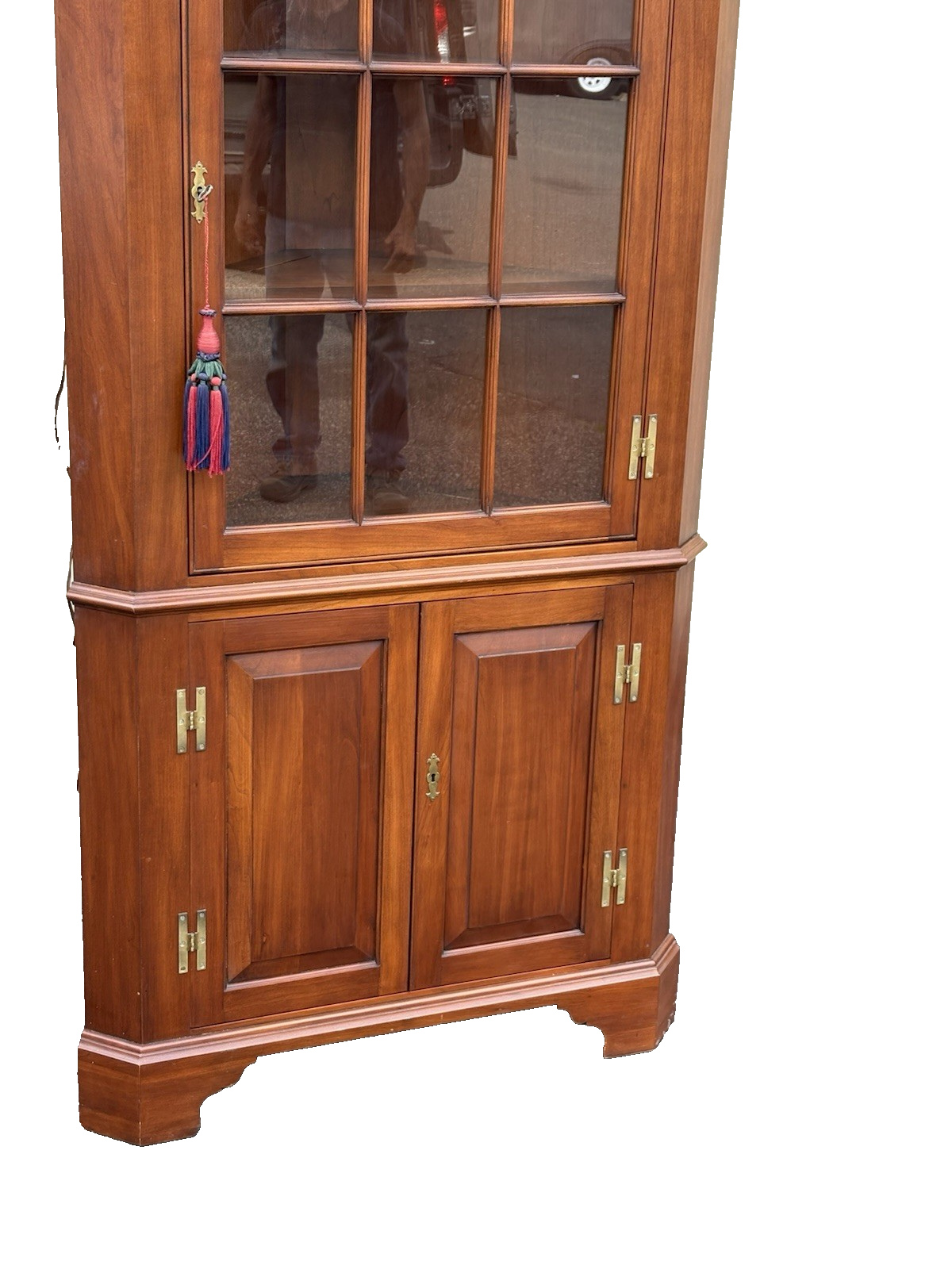 66652 Solid Cherry Henkel Harris Virginia Galleries Corner China Cabinet Curio