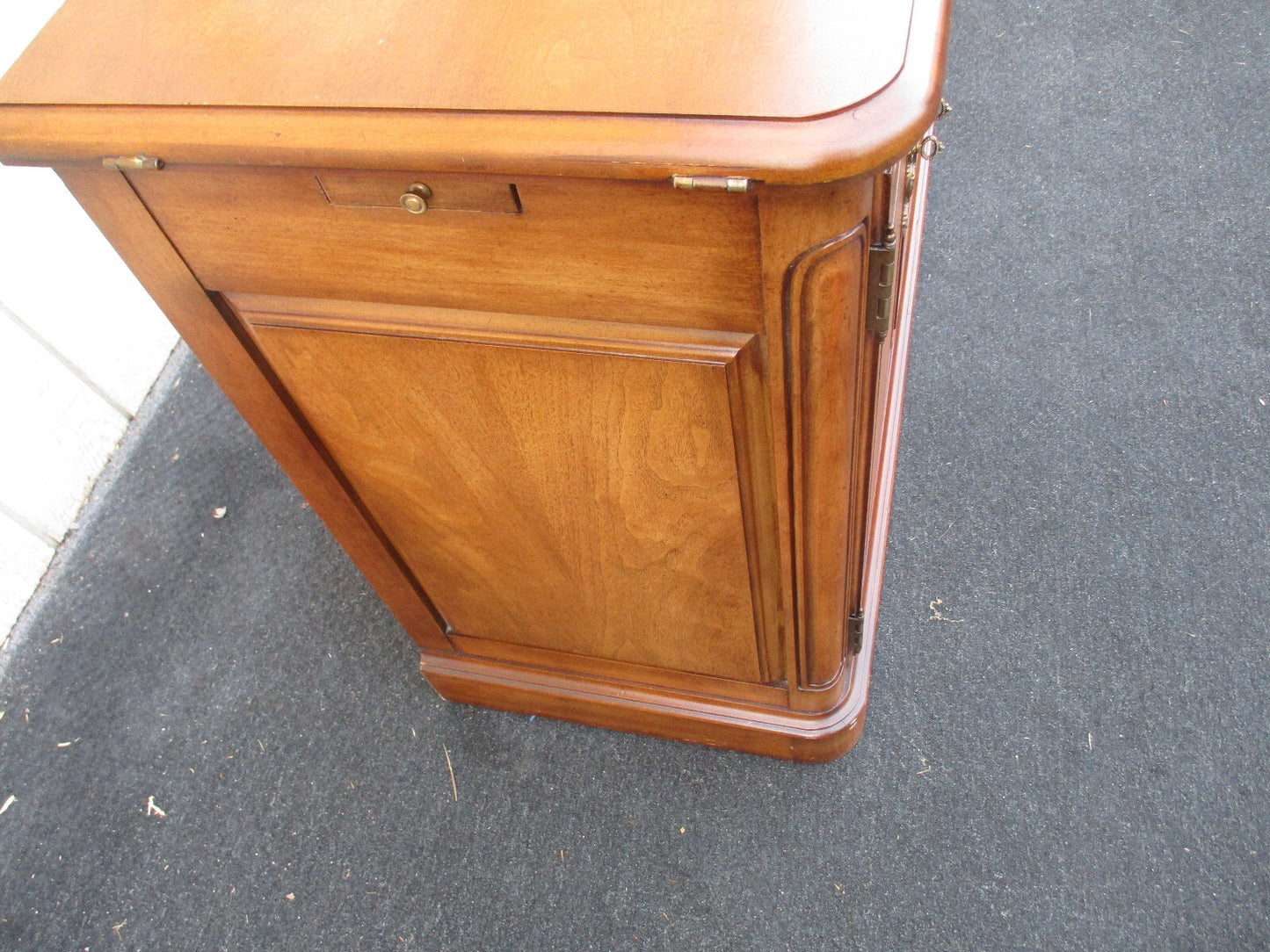 64112 Solid Maple White Furniture  Bar Cart Sideboard Server Cabinet