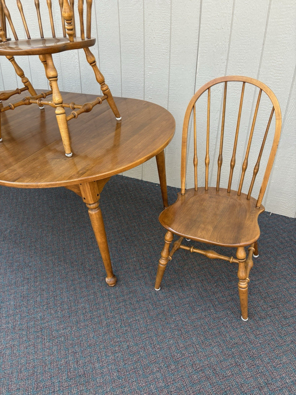 66858 ETHAN ALLEN Maple Dining Table W/ 2 Leafs + 4 Windsor Chair s