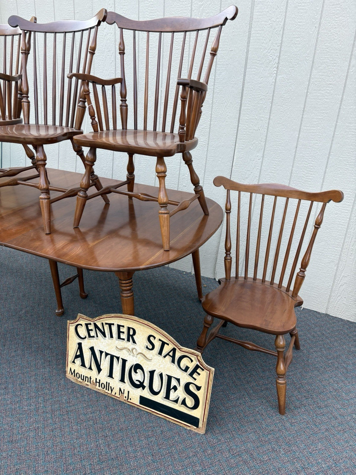 64226   Thomasville Cherry Dining Table w/ leaf  +  6 Chair s