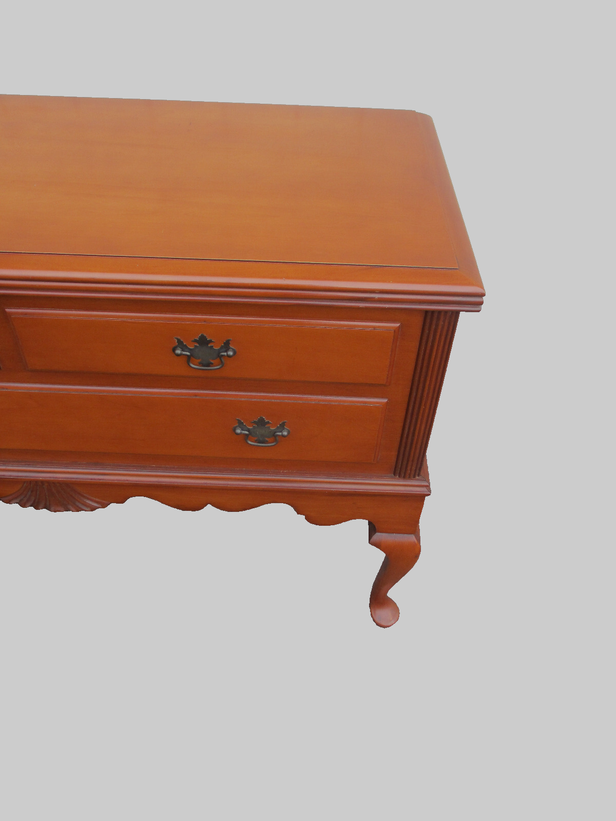 64354 Maple Queen Anne Cedar Lined Blanket Chest