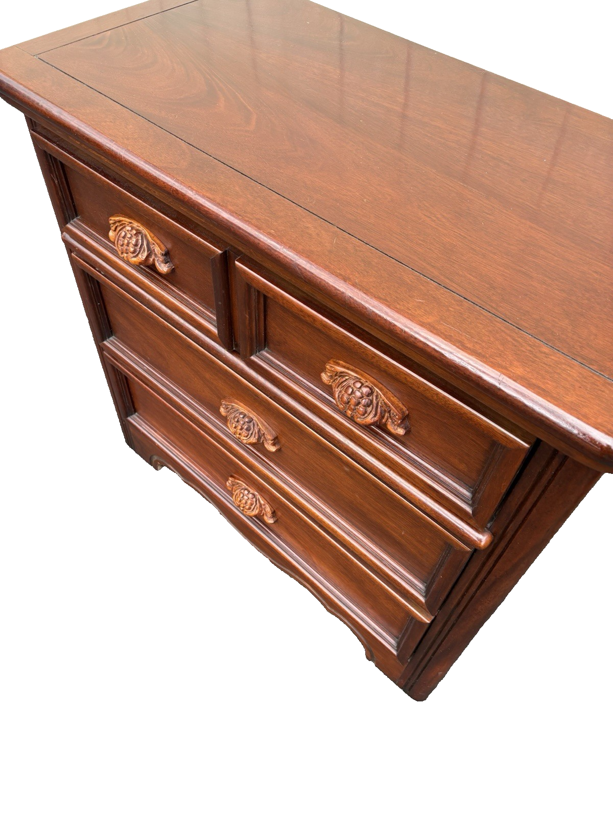 66727  Dixie Furniture Mahogany Dresser Chest Wood Carved Drawer Pulls