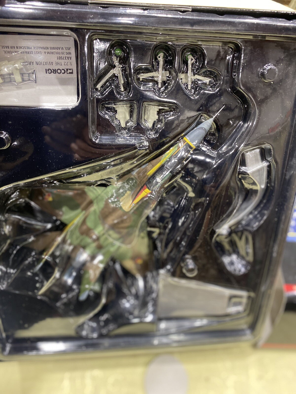 ES 207 :   Corgi AA37501 MIG 29 FULCRUM AEAST GERMANY VLadimir KOMAROW 1990