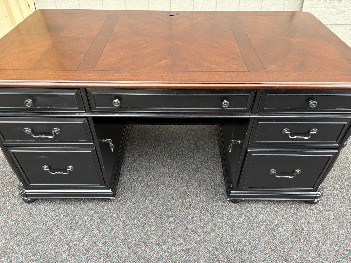 67108 Modern Riverside Furniture Ebony Executive Desk