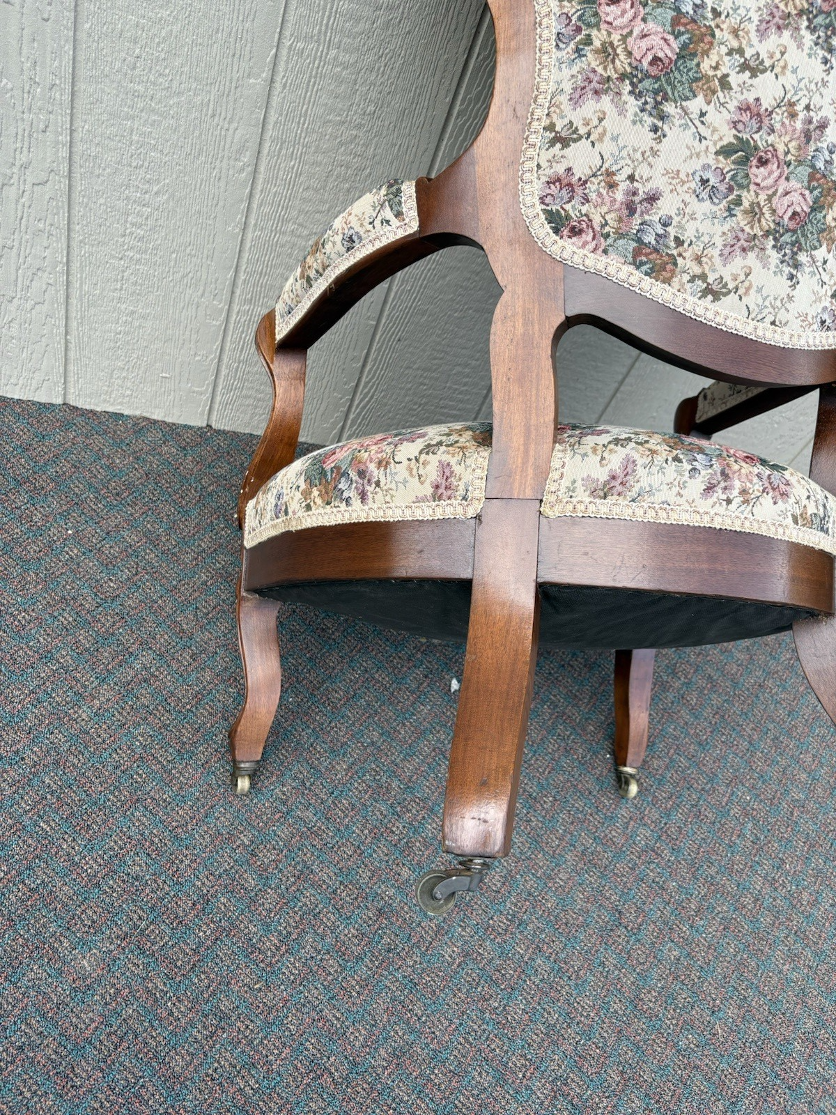 00001 Antique Victorian Walnut Armchair Chair