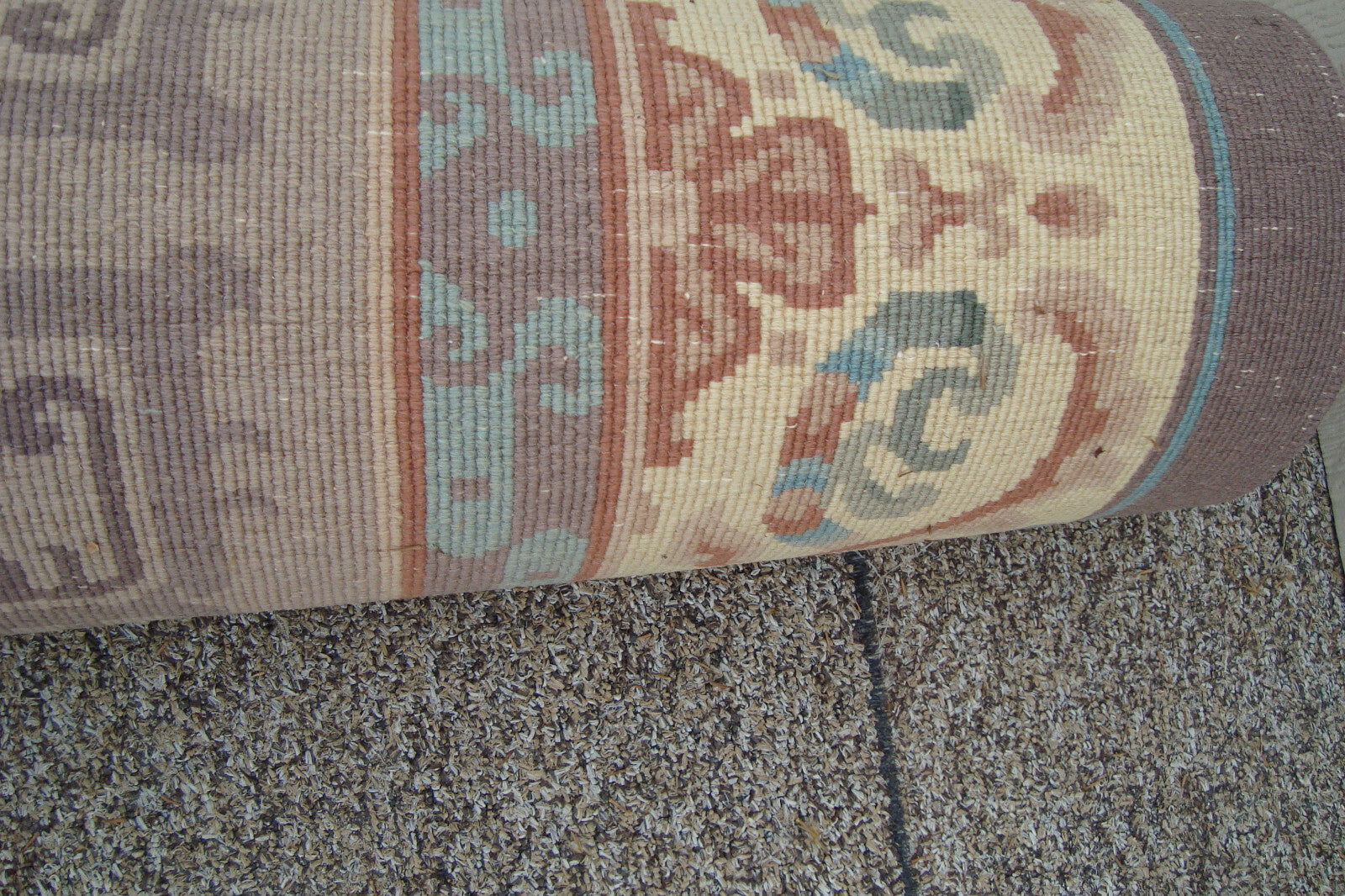 Rug 08:    Machine Made Wool Oriental Carpet RUG   SIZE  115 " x 73 " VANICE