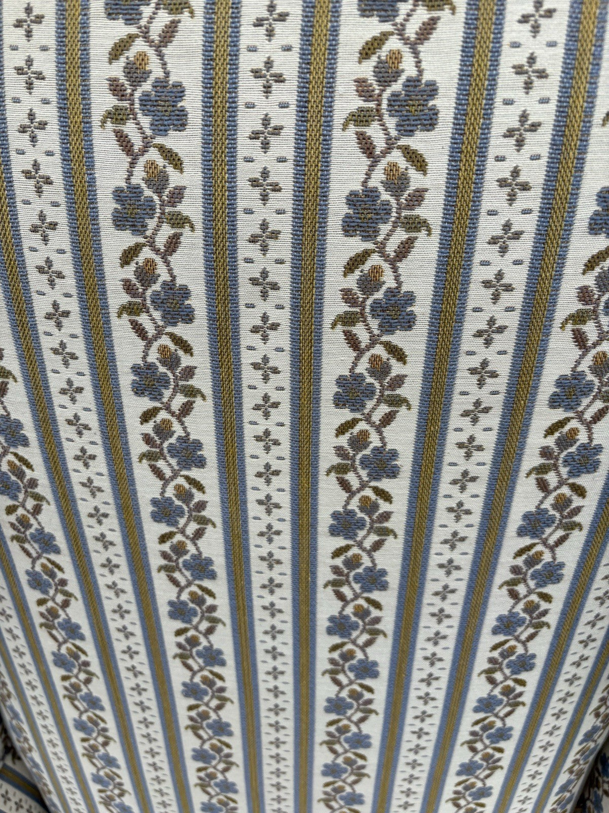 66674   Pair ETHAN ALLEN Traditional Classics Queen Anne Wing Chairs