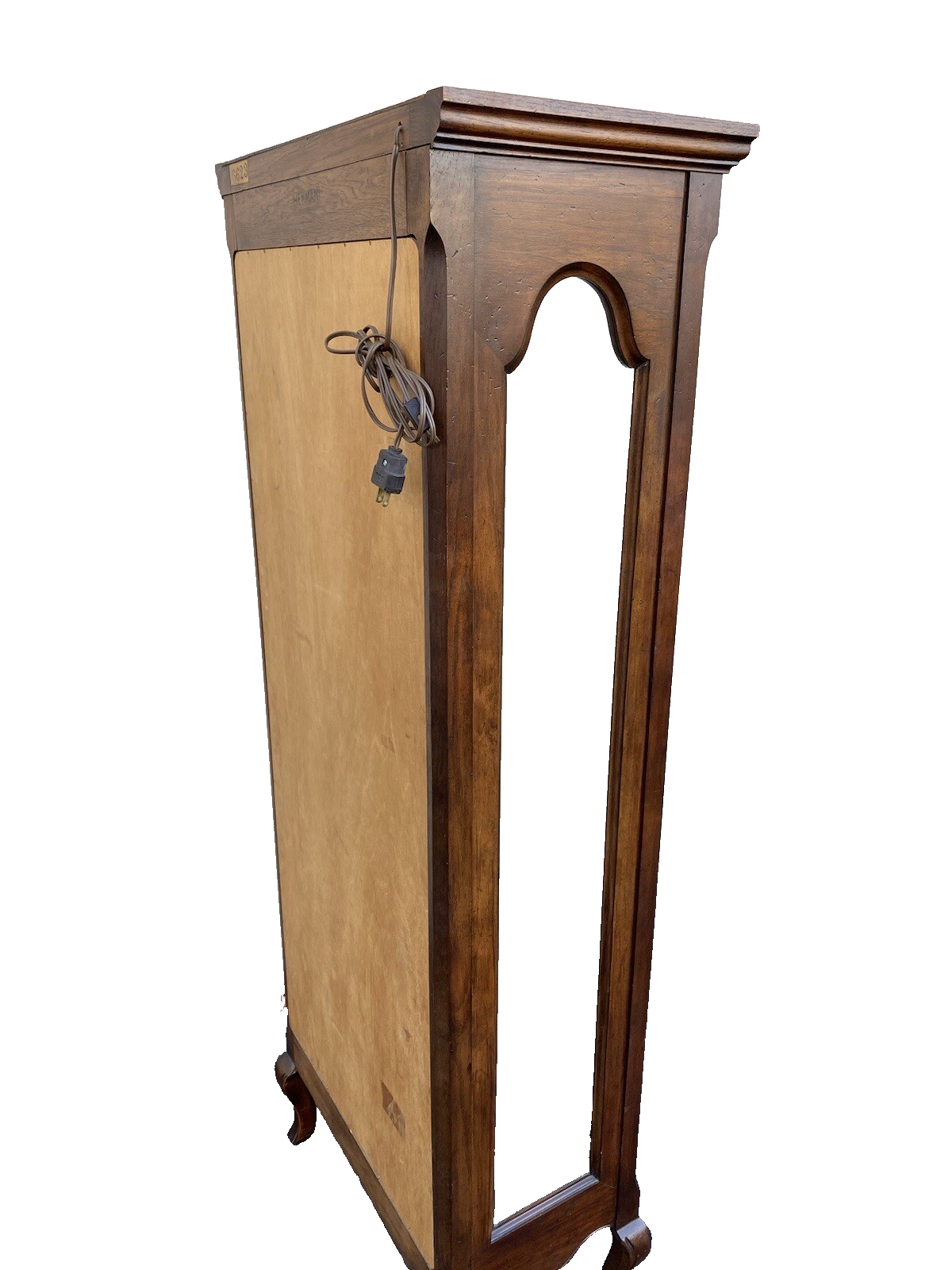 64836 HEKMAN Louis XV Lighted Curio China Cabinet