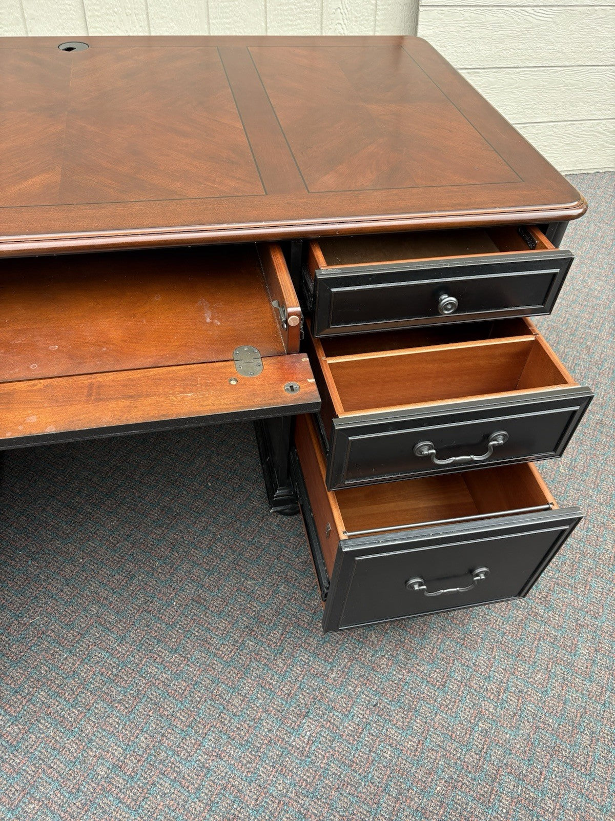 67108 Modern Riverside Furniture Ebony Executive Desk