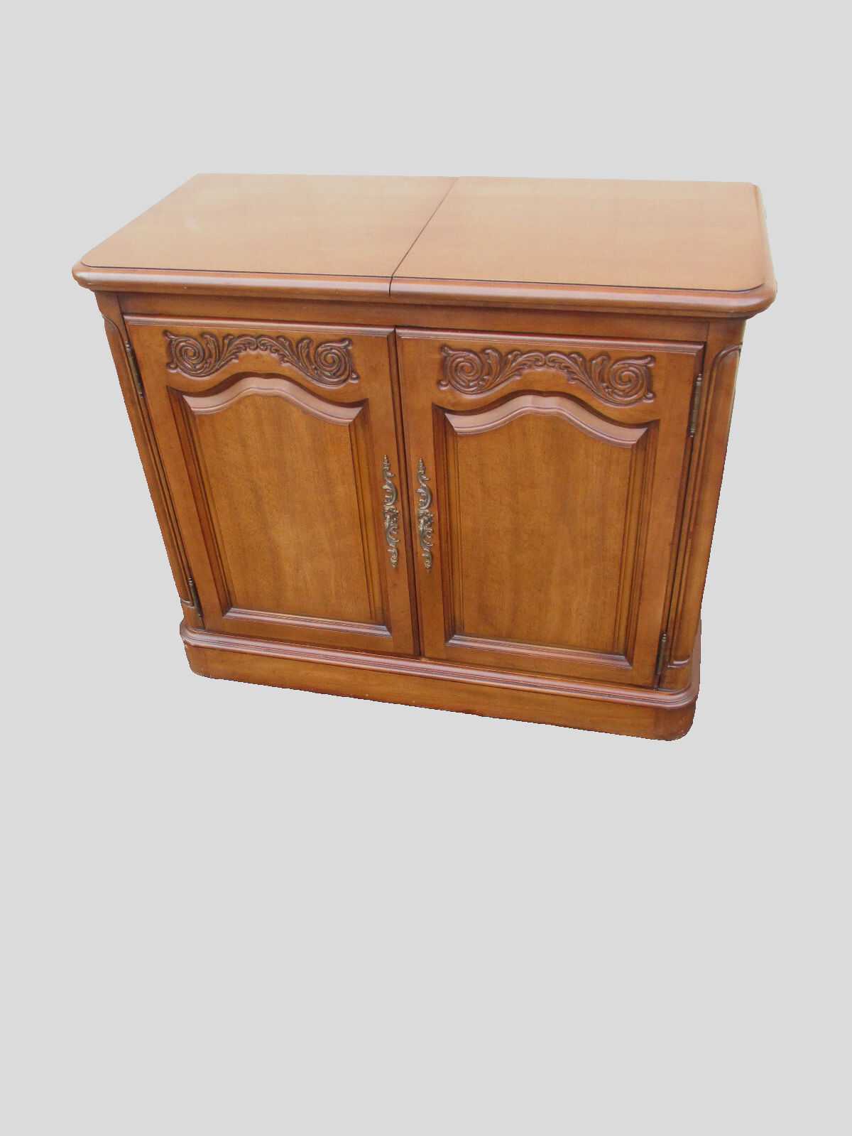 64112 Solid Maple White Furniture  Bar Cart Sideboard Server Cabinet