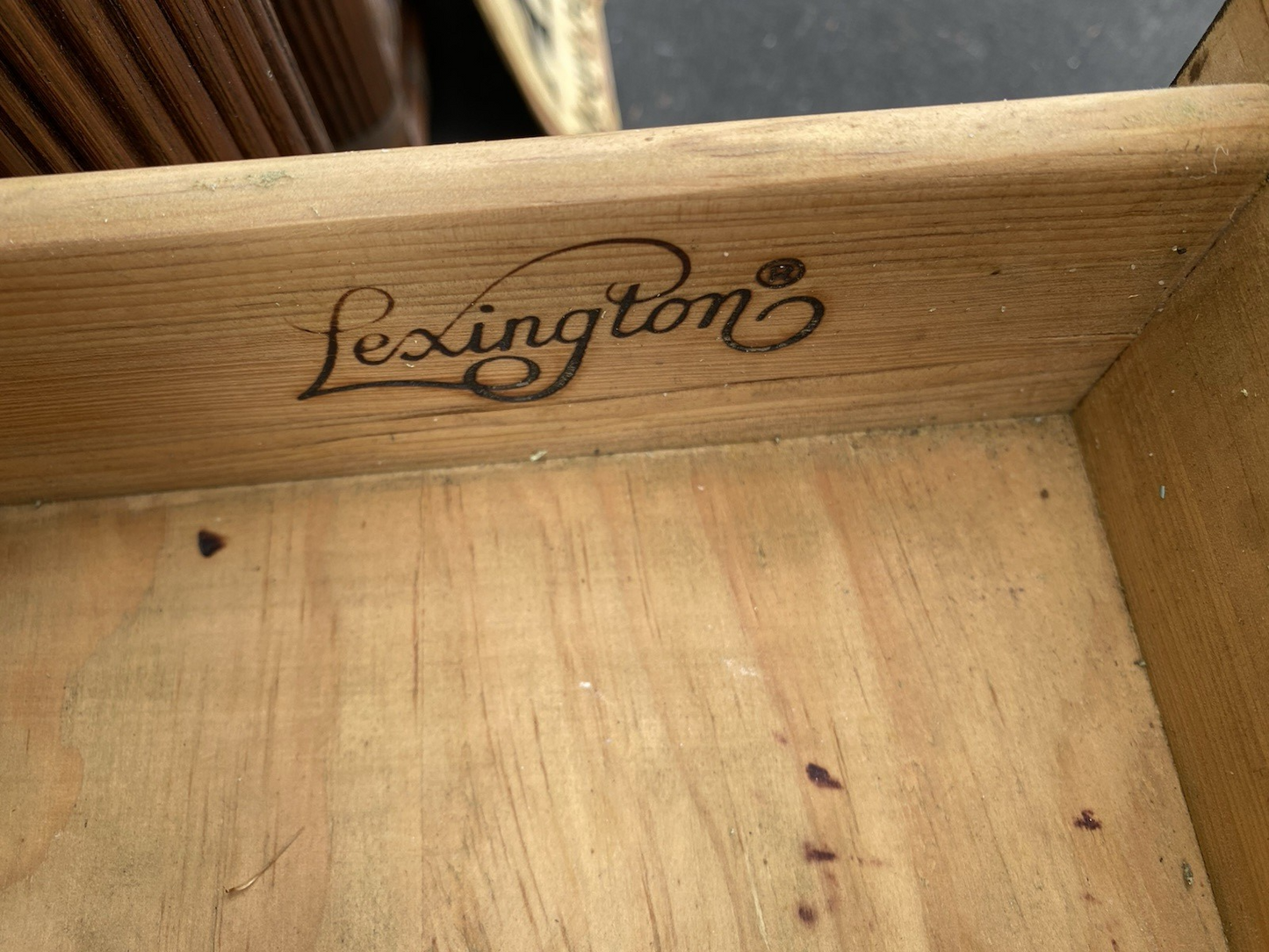 66651   Pair LEXINGTON Furniture Nightstand End Table Stand s