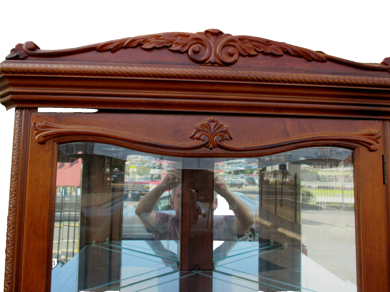 64476  PULASKI Lighted Corner China Cabinet Curio