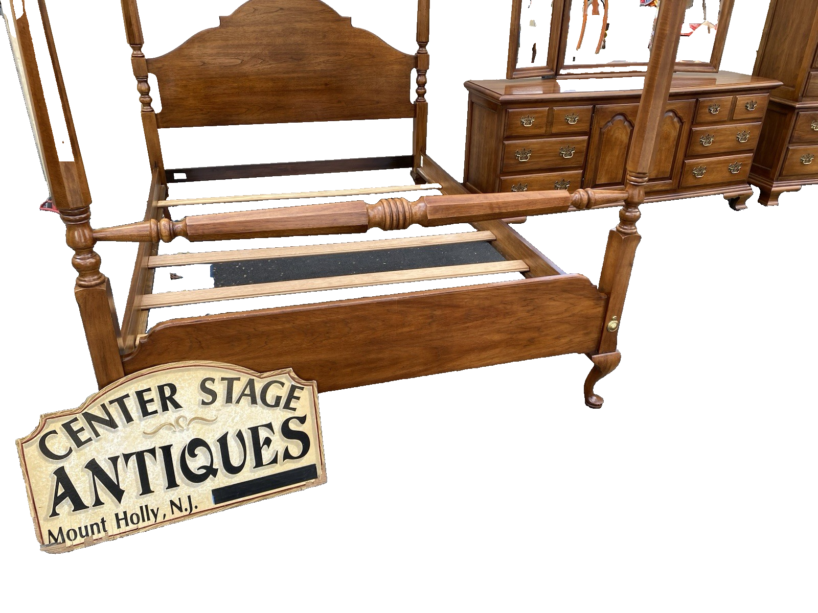 66572   THOMASVILLE Fisher  Park High Chest Dresser w/ Mirror Queen  Poster Bed