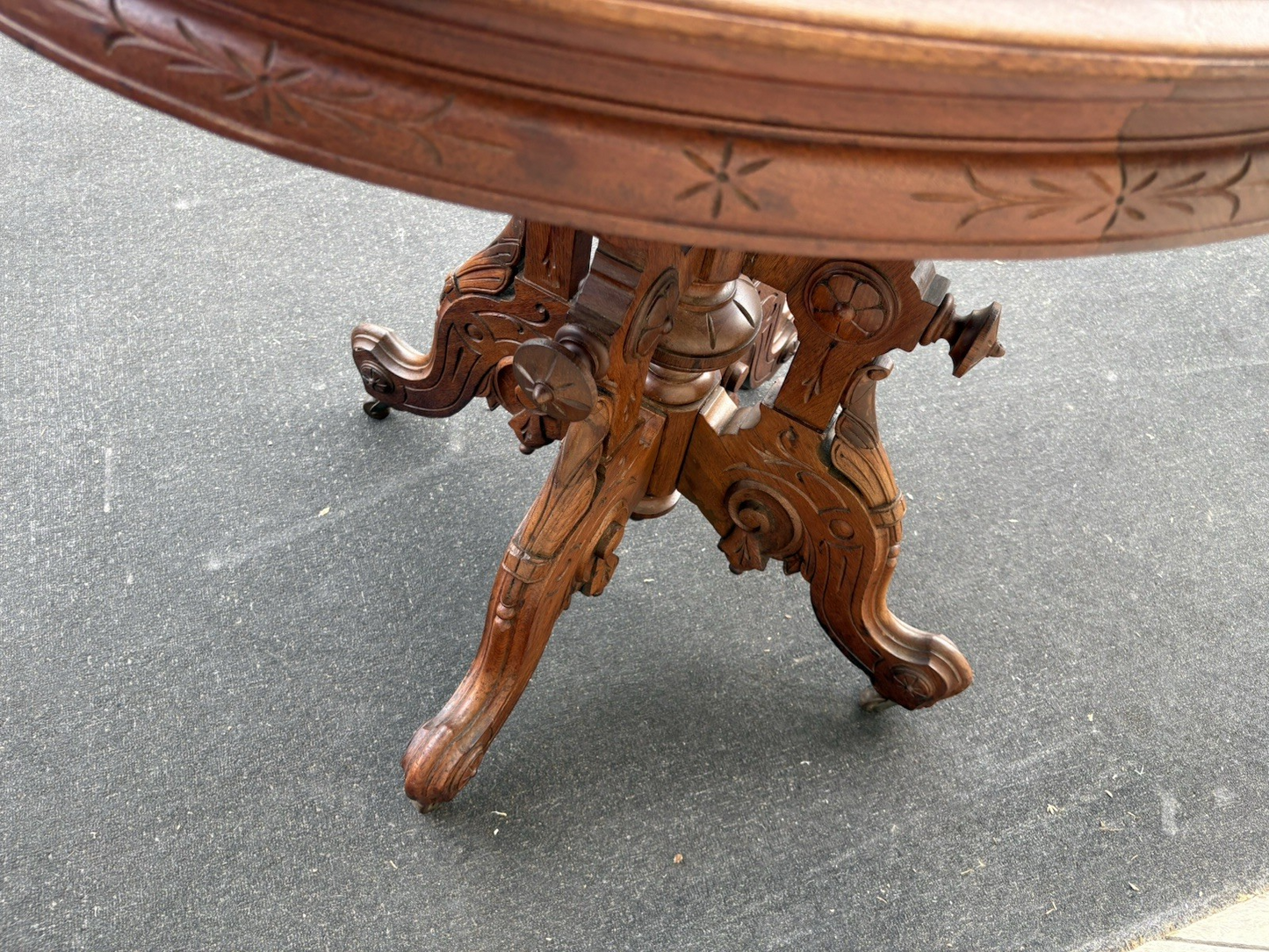 66664   Super Quality Hand Carved Marble Top Walnut Lamp Table Stand