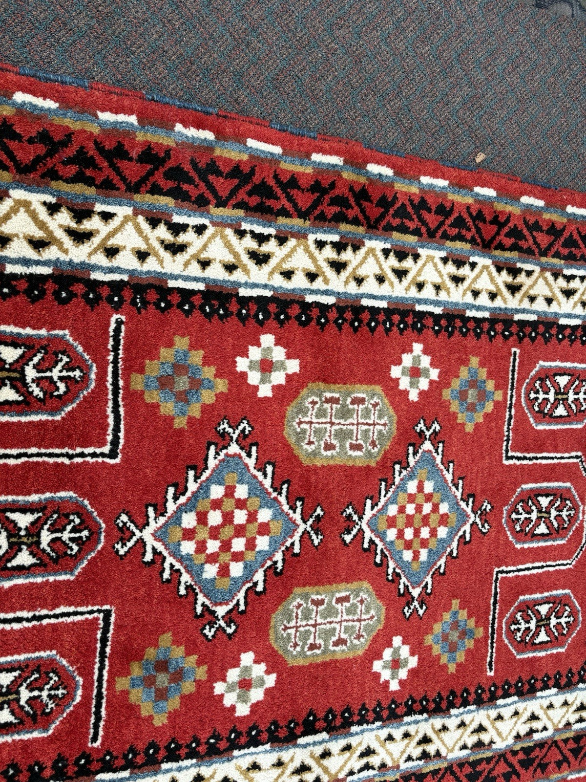 RUG 13: Tan Oriental Rug Carpet SIZE 75" x 48"