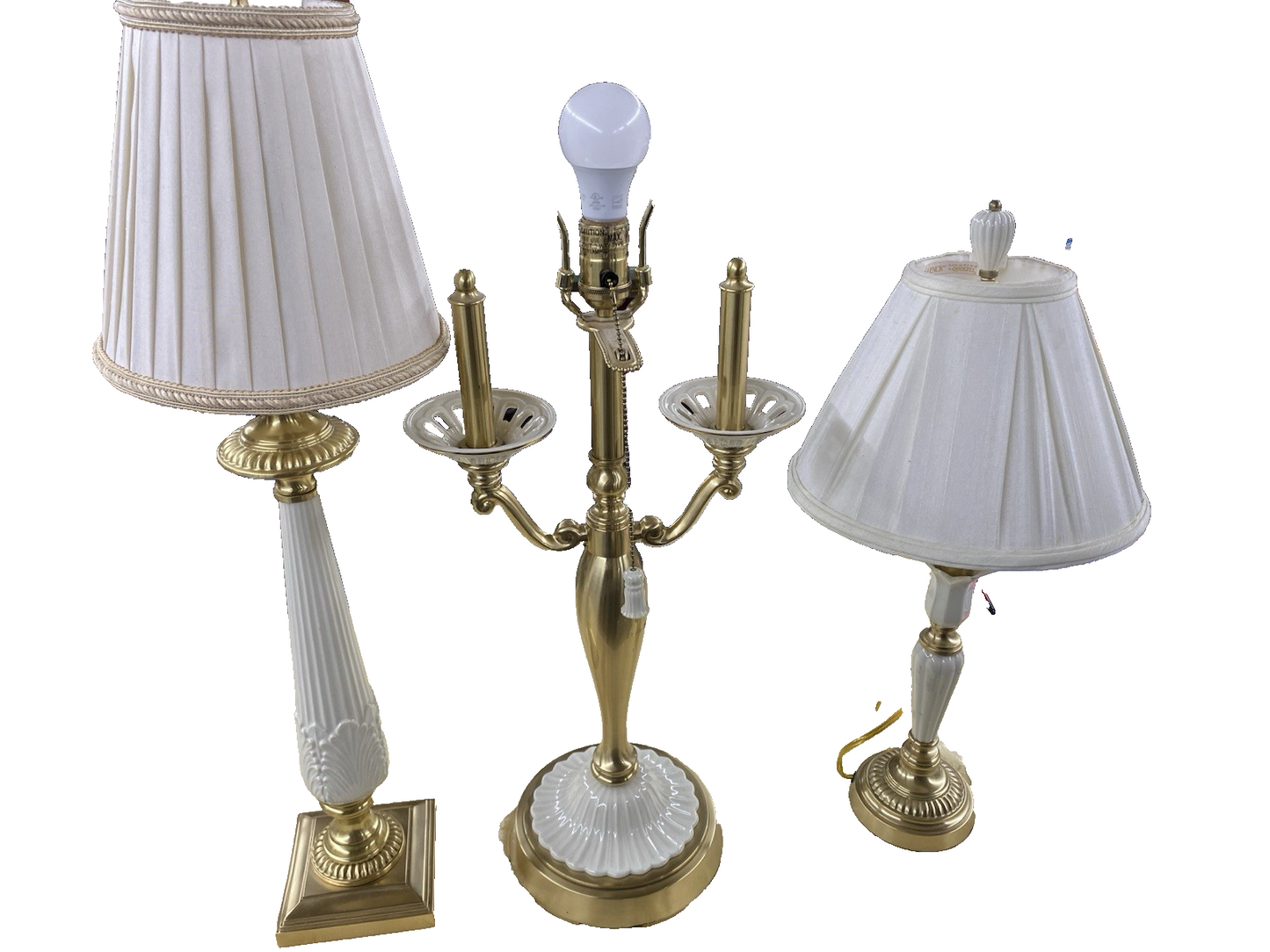 66558 Lenox Quoizel Table Lamp with Lenox Tag on shade