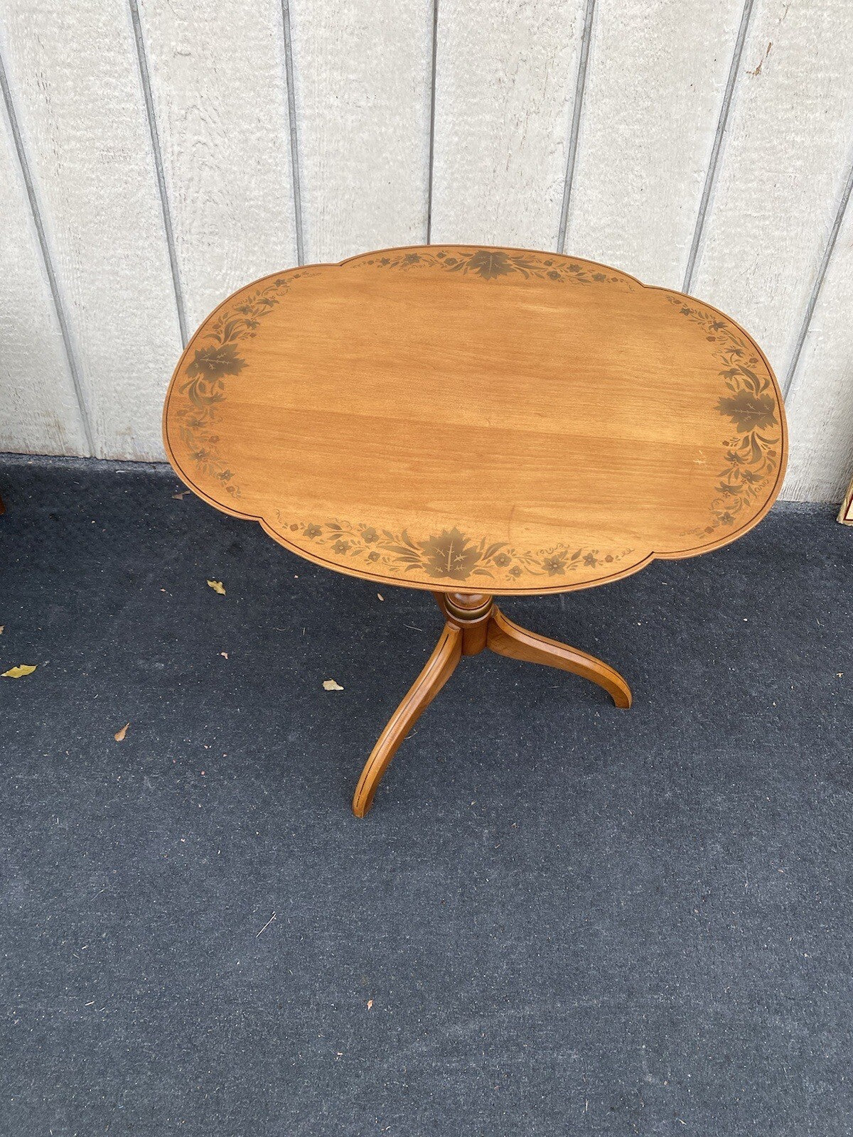 64962 HITCHCOCK Tilt Top Maple Table